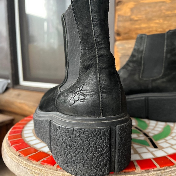 John Fluevog SPACE EDITION PICCOLOMINI Black W8 - Picture 4 of 5